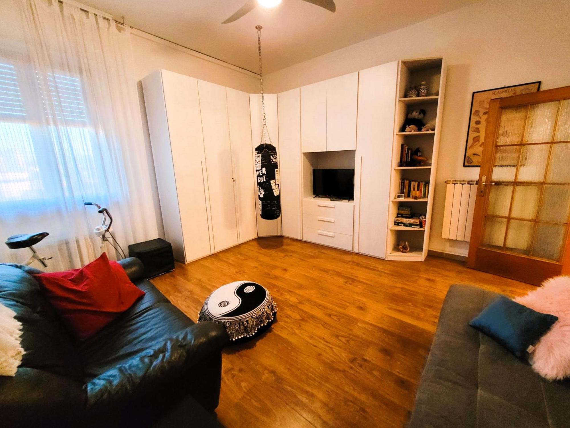 Apartamento Firenze Away - Pape's Cozy Apartment, Near Airport - 14 Min From Center-10 Minutes Walk From The Baker Hughes