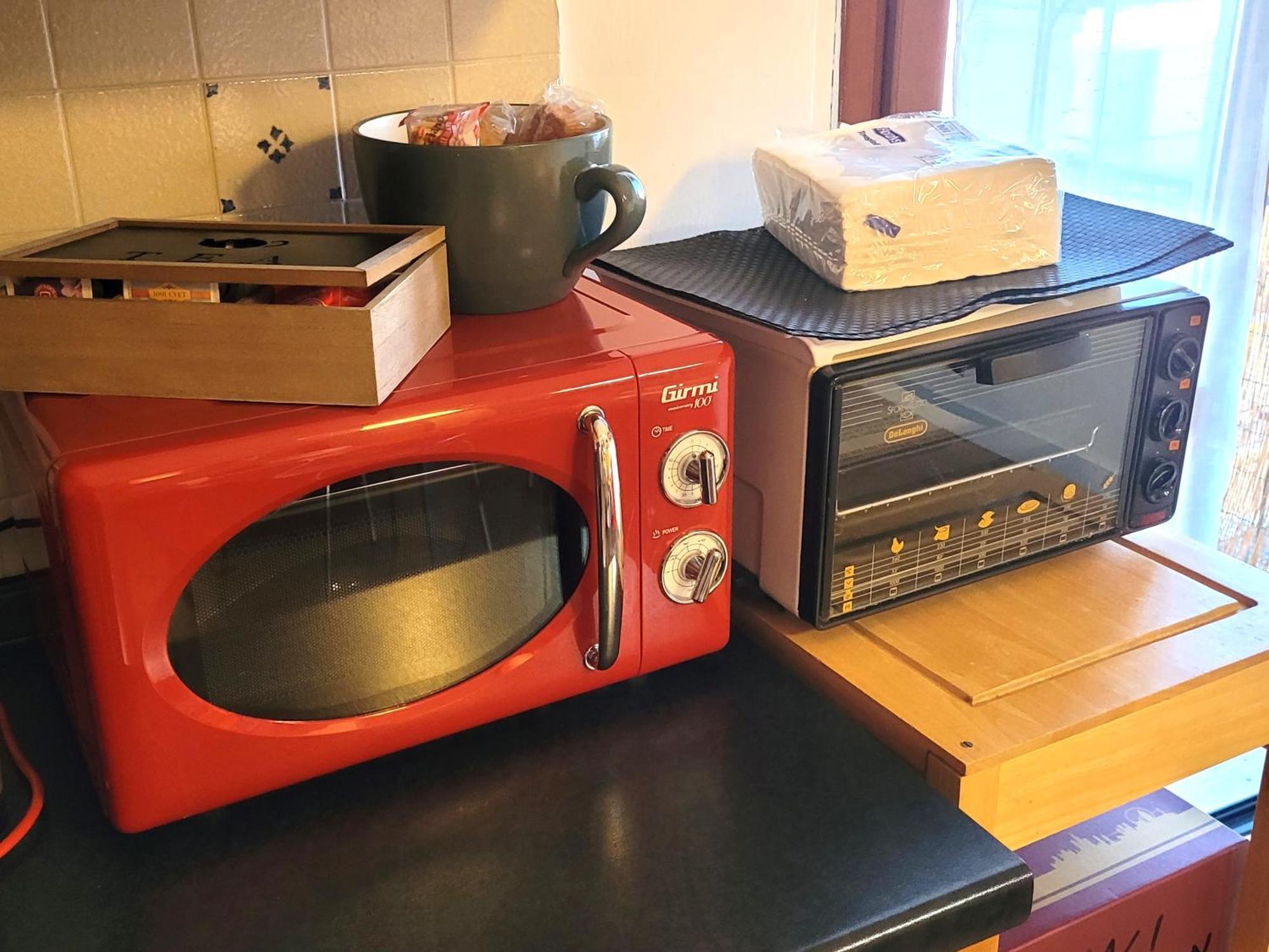 Firenze Away - Pape's Cozy Apartment, Near Airport - 14 Min From Center-10 Minutes Walk From The Baker Hughes