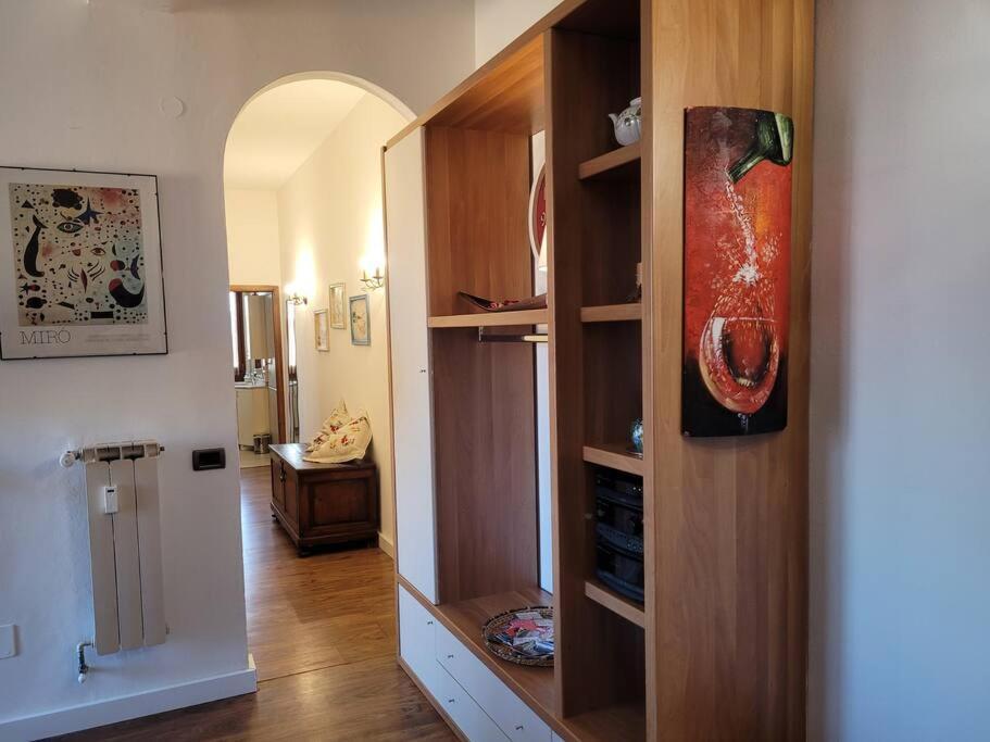 Apartamento Firenze Away - Pape's Cozy Apartment, Near Airport - 14 Min From Center-10 Minutes Walk From The Baker Hughes *