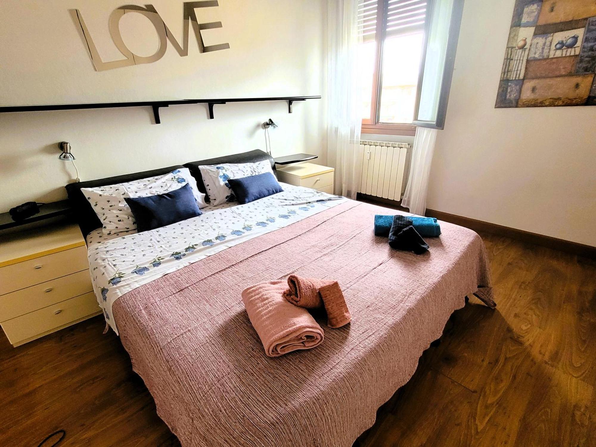 Apartamento Firenze Away - Pape's Cozy Apartment, Near Airport - 14 Min From Center-10 Minutes Walk From The Baker Hughes *