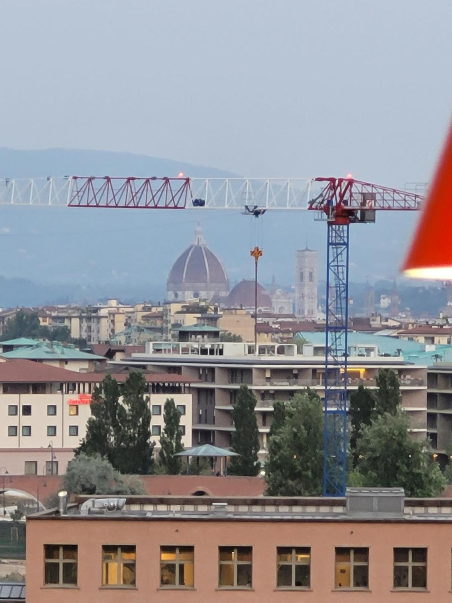 Apartamento Firenze Away - Pape's Cozy Apartment, Near Airport - 14 Min From Center-10 Minutes Walk From The Baker Hughes *